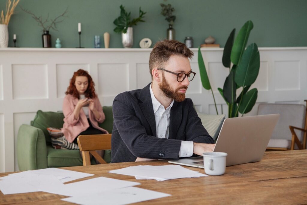 Seria HP EliteBook zawiera różne modele, dostosowane do specyficznych potrzeb i preferencji użytkowników