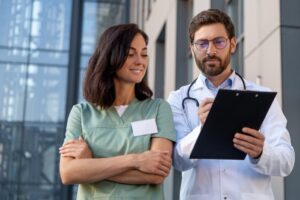 Zabezpieczenie prawne i finansowe w medycynie: Kompleksowy przewodnik po ubezpieczeniach dla profesjonalistów służby zdrowia